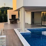 Сasa de vacaciones In Okrug Gornji With Sauna *