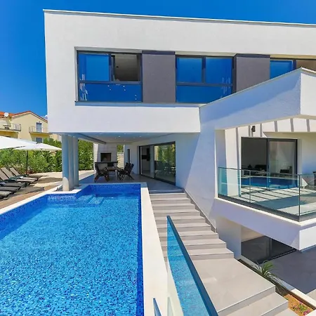 In Okrug Gornji With Sauna Feriehus *