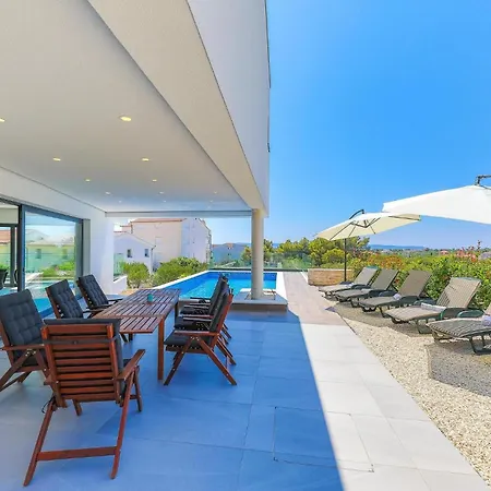 Feriehus In Okrug Gornji With Sauna Trogir