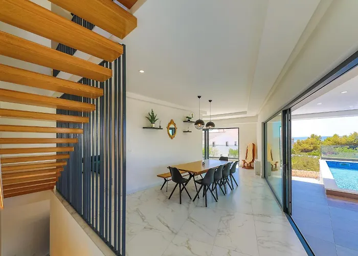 In Okrug Gornji With Sauna Hébergement de vacances