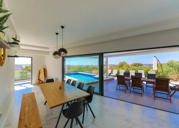 In Okrug Gornji With Sauna Hébergement de vacances