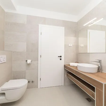 Hébergement de vacances In Okrug Gornji With Sauna *