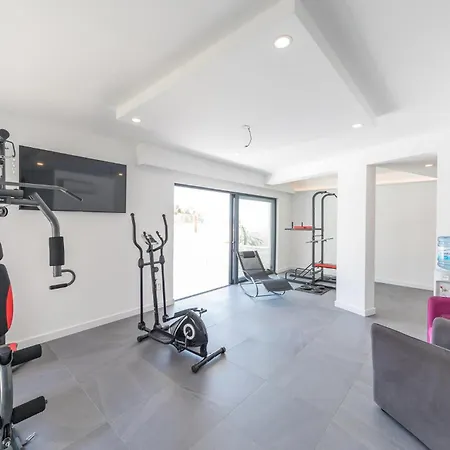 Дом отдыха In Okrug Gornji With Sauna